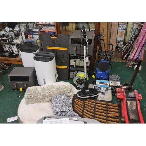 219A - VERY LARGE QTY DAMAGED REPAIRABLES INC. NILFISK PRESSURE WASHER, KENWOOD FOOD PROCESSOR, AIR FRYERS,... 