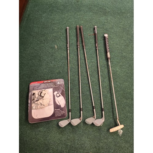 43 - QTY OF VARIOUS GOLF CLUBS INC. KIRKLAND WEDGES AND A COBRA LAMKIN PUTTER TOGETHER WITH A 4 PACK KIRK... 