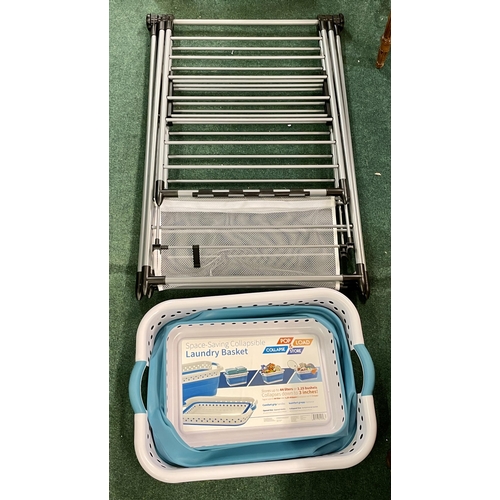 FOLDING CLOTHES AIRER TOGETHER WITH A SPACE SAVING COLLAPSABLE AUNDRY