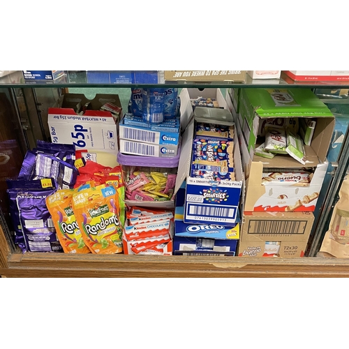 23 - SHELF OF VARIOUS CONFECTIONERY AND SWEET INCL, KINDER BUENO, MILKY BAR, KINDER BARS, OREO, SMARTIES,... 