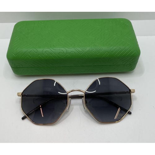 31 - PAIR OF MOSCHINO OCTAGONAL SUNGLASSES - MOL029-S WITH GREEN MOSCHINO CASE