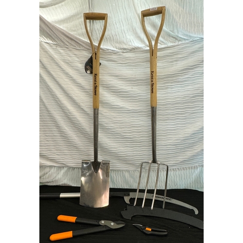 83 - VARIOUS GARDENING TOOLS INC. KENT AND STOWE SPADE AND FORK SET (FORK HAS ONE BENT SPOKE) TOGETHER WI... 