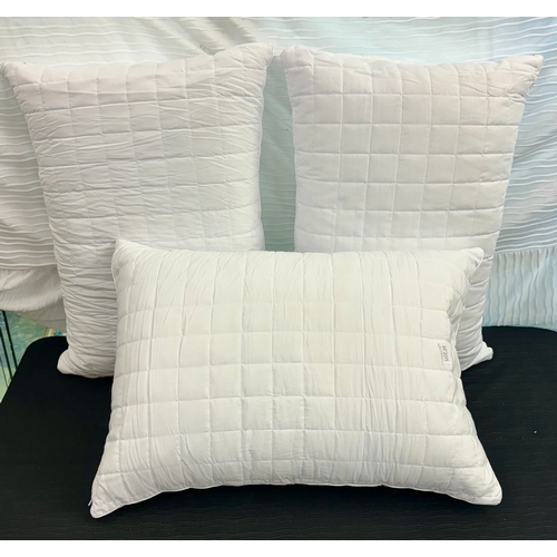 89 - SET OF 3 HOTEL GRAND DEEP FILL QUILTED MEMORY FILL PILLOWS - LOOSE PACK WITH DETACHABLE COVERS
