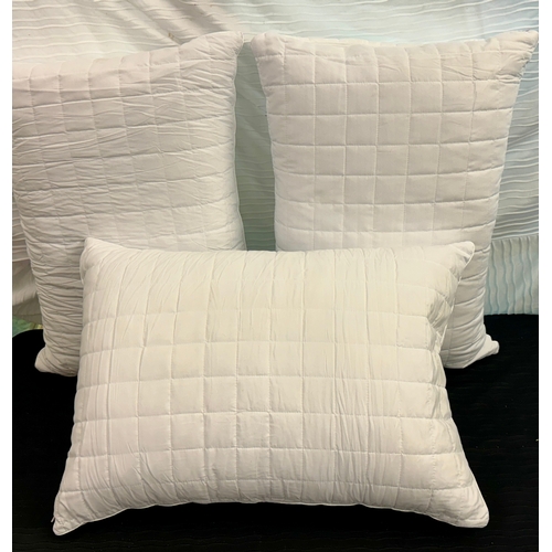 91 - SET OF 3 HOTEL GRAND DEEP FILL QUILTED MEMORY FILL PILLOWS - LOOSE PACK WITH DETACHABLE COVERS