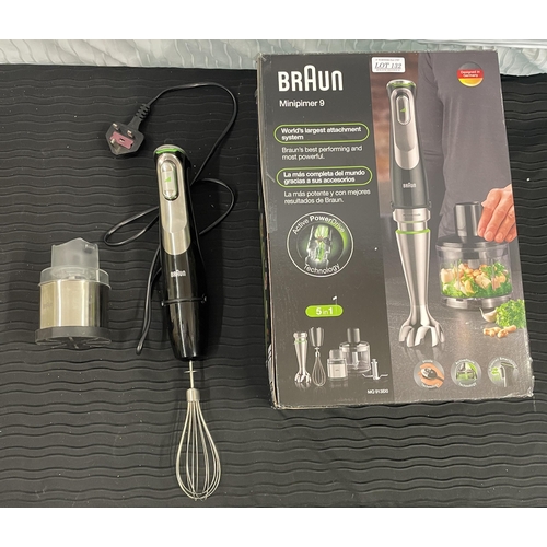 132 - BOXED BRAUN MULTIQUICK 9 HAND HELD BLENDER/CHOPPER WITH SOME ACCESSORIES