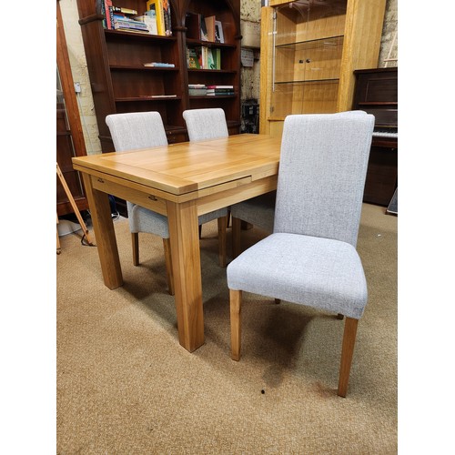 292 - OAK FURNITURE LAND SOLID NATURAL OAK EXTENDING DINING TABLE AND A SET OF 4 DINING CHAIRS