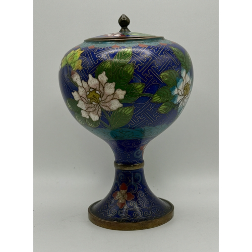 369 - CHINESE: A GOOD EARLY 20TH C. CHINESE CLOISONNE VASE & COVER - BLUE GROUND WITH FLORAL DECORATION - ... 