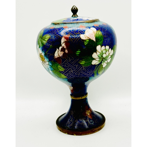 369 - CHINESE: A GOOD EARLY 20TH C. CHINESE CLOISONNE VASE & COVER - BLUE GROUND WITH FLORAL DECORATION - ... 