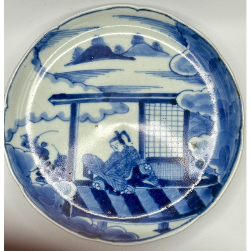 370 - JAPANESE: AN 18TH C. JAPANESE EDO PERIOD BLUE & WHITE PLATE - 18.5CMS (D)