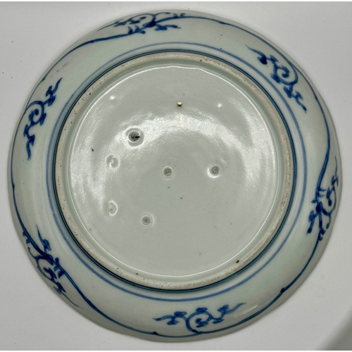 370 - JAPANESE: AN 18TH C. JAPANESE EDO PERIOD BLUE & WHITE PLATE - 18.5CMS (D)