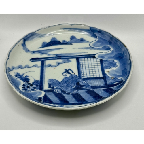 370 - JAPANESE: AN 18TH C. JAPANESE EDO PERIOD BLUE & WHITE PLATE - 18.5CMS (D)