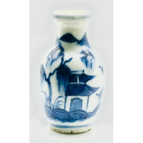 373 - CHINESE: A MINIATURE CHINESE DUTCH MARKET BLUE & WHITE BUD VASE - C.1800 (H) 15.5CMS