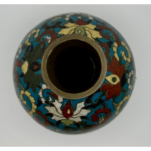 402 - A CHINESE MING STYLE CLOISONNE VASE, POSSIBLY EARLY, 12.8CM HIGH