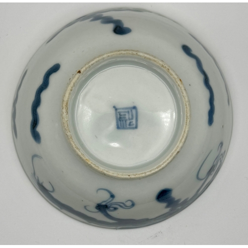 411 - AN 18TH CENTURY CHINESE BLUE AND WHITE DRAGON BOWL, 'SHOP' MARK TO BASE, 12 CM DIAMETER