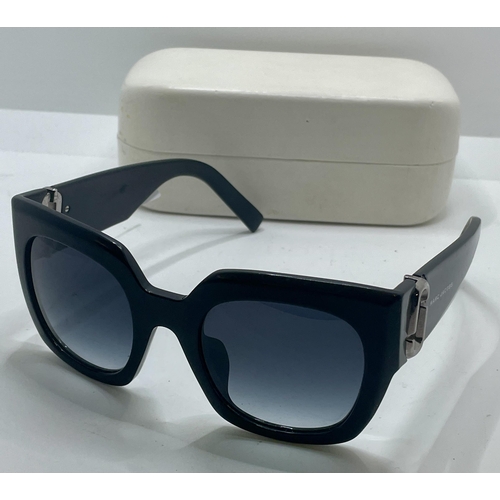 417 - PAIR OF MARC JACOBS OVERSIZE SUNGLASSES - MARC110-S WITH ORIGINAL CASE - EX DISPLAY