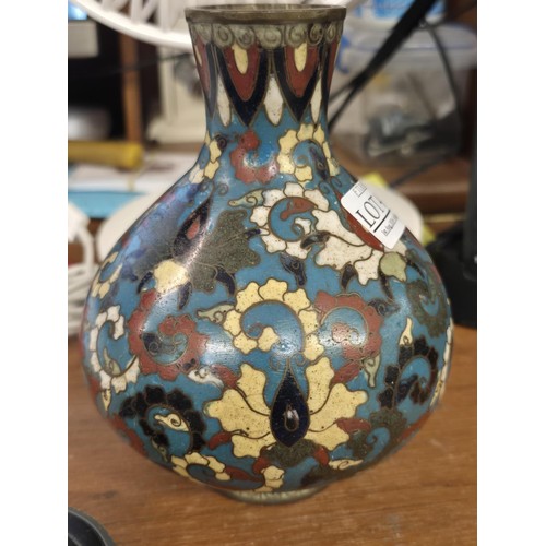 402 - A CHINESE MING STYLE CLOISONNE VASE, POSSIBLY EARLY, 12.8CM HIGH