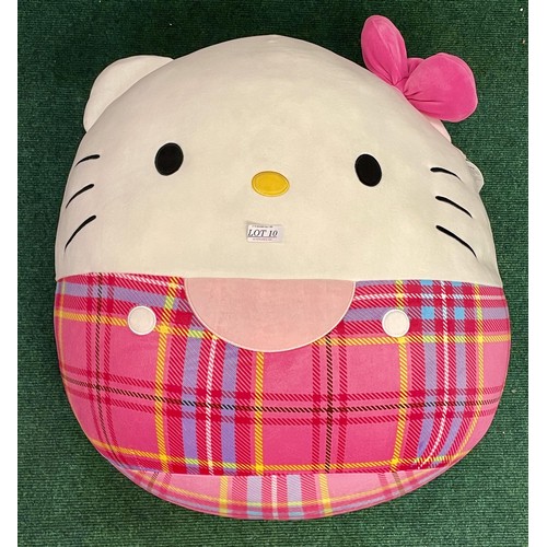 10 - HELLO KITTY SQUISHMALLOW - TARTAN PINK