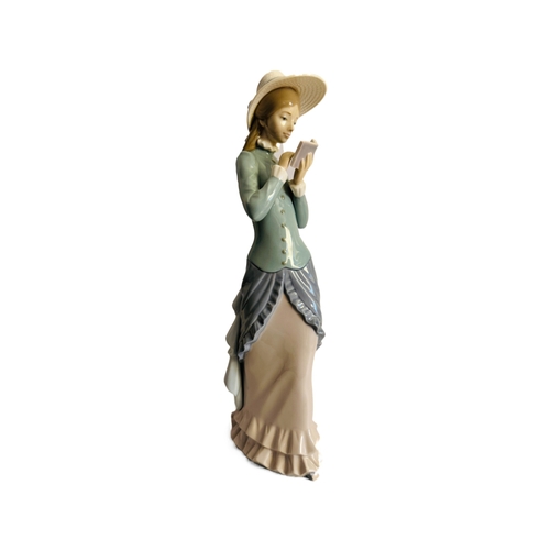 331 - TWO (2) LLADRO FIGURINES -LADY READING C.1978 - H: 15.5CMS (NB: TOE OF SHOE DAMAGED) AND LLADRO 1357... 