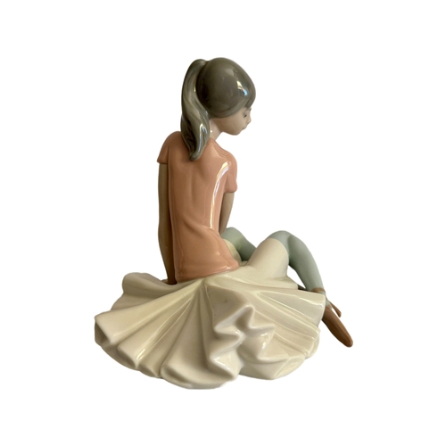 331 - TWO (2) LLADRO FIGURINES -LADY READING C.1978 - H: 15.5CMS (NB: TOE OF SHOE DAMAGED) AND LLADRO 1357... 