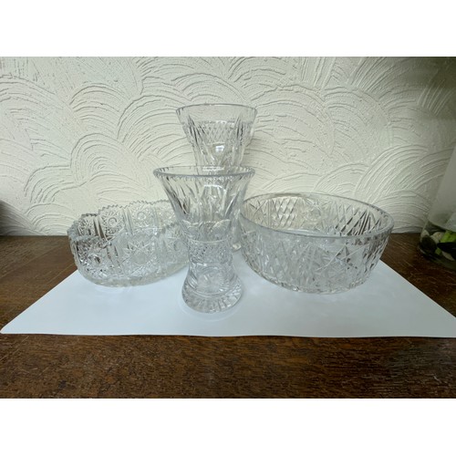 354 - A TUDOR CRYSTAL TRIFLE BOWL D:23.5CMS, A SWAROVSKI PEARL CLAM 6X5CMS, A TUDOR CRYSTAL VASE H:26CMS, ... 