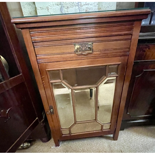 284 - AN EDWARDIAN MAHOGANY MIRRORED MUSIC CABINET - SINGLE DRAWER ABOVE ASTRAGAL GLASS MIRRORED DOOR CABI... 