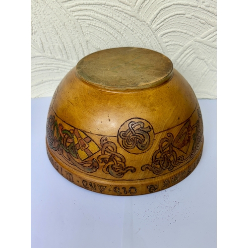 368 - AN IRISH ARTS & CRAFTS TURNED TREEN BOWL WITH CELTIC CARVED DESIGNS TO SIDE INSCRIBED TO RIM, 'OLD A... 