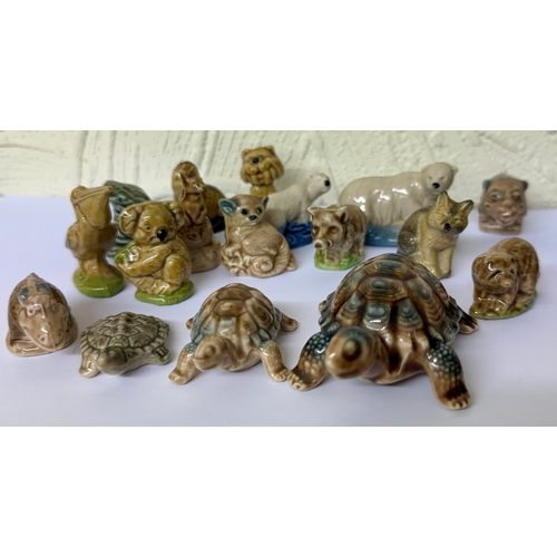 381 - 17 VARIOUS VINTAGE WADE FIGURES INCL. POLAR BEARS, DINOSAURS, KOALA BEAR, PELICAN, TORTOISES ETC