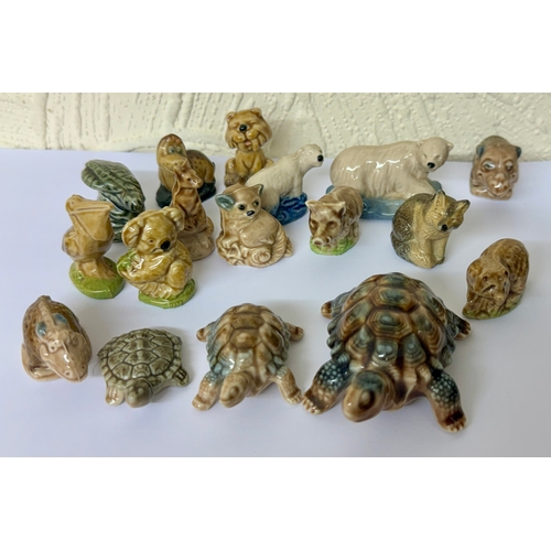 381 - 17 VARIOUS VINTAGE WADE FIGURES INCL. POLAR BEARS, DINOSAURS, KOALA BEAR, PELICAN, TORTOISES ETC