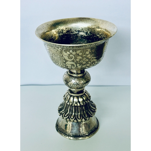 392 - TIBETAN GOBLET: AN OLD SILVERED METAL TIBETAN GOBLET H:14CMS