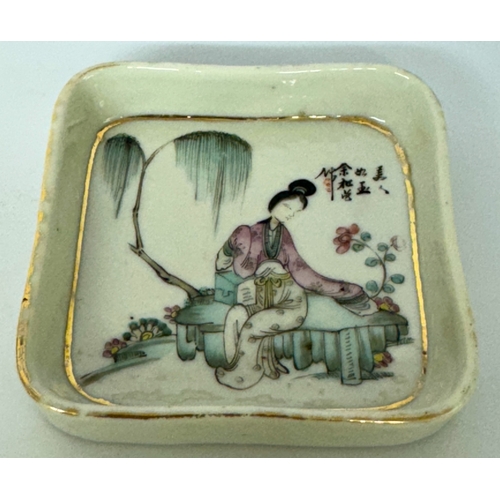 399 - CHINESE REPUBLIC DISH: AN EARLY 20TH C. SMALL SQUARE CHINESE REPUBLIC DISH DECORATED WITH A LADY SEA... 