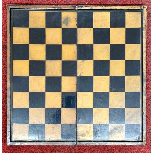 404 - CHINESE EXPORT GAMING BOARD: A GOOD 19TH C. CHINESE EXPORT FOLDING  CHESS/BACKGAMMON LACQUERE BOARD ... 