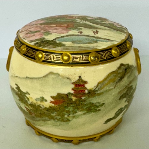 405 - SUPERB FINE QUALITY SIGNED JAPANESE TAISHO PERIOD SATSUMA DRUM-FORM JAR WITH COVER BEAUTIFULLY DECOR... 