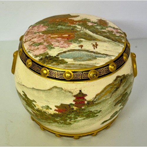 405 - SUPERB FINE QUALITY SIGNED JAPANESE TAISHO PERIOD SATSUMA DRUM-FORM JAR WITH COVER BEAUTIFULLY DECOR... 