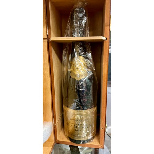 426 - A CASED BOTTLE OF FORTNUM & MASON BRUT RESERVE CHAMPAGNE 1987