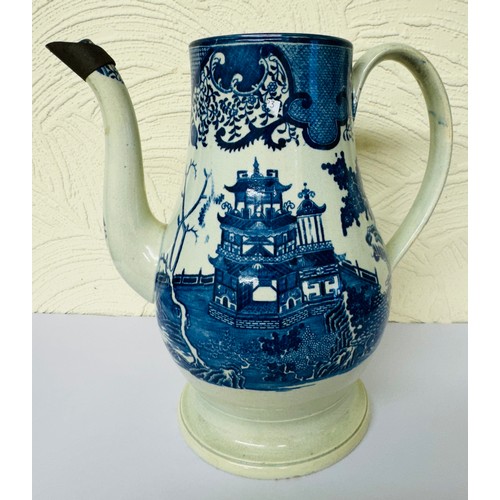 414 - 18TH C. BLUE AND WHITE ORIENTAL STYLE COFFEE POT WITH LID (NOTE SOME CHIPS TO LID) IN THE MANNER OF ... 