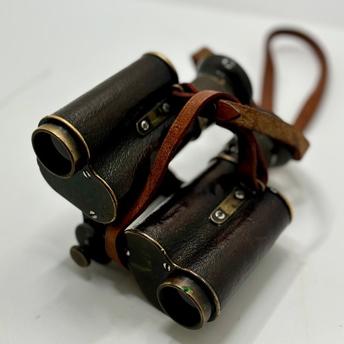 308 - A PAIR OF VINTAGE CARL ZEISS JENA LEATHER BOUND BINOCULARS IN CASE TOGETHER WITH 5 X VINTAGE SPIRIT ... 