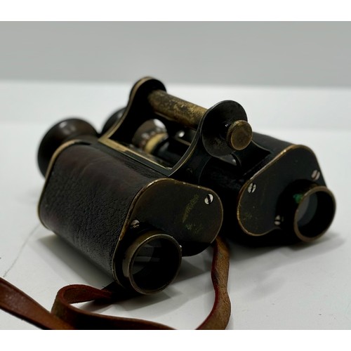 308 - A PAIR OF VINTAGE CARL ZEISS JENA LEATHER BOUND BINOCULARS IN CASE TOGETHER WITH 5 X VINTAGE SPIRIT ... 