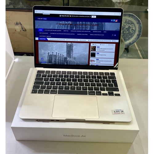 28 - BOXED APPLE MACBOOK AIR 13.6SL MRXT3B/A M3 256GB 8C/86 - WITH APPLE M3 CHIP  F7G1V3GFK2 - SILVER (20... 