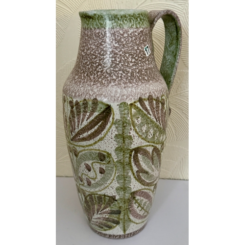 370 - GLYN COLLEDGE: A TALL VINTAGE DENBY STONEWARE JUG SIGNED GLYN COLLEDGE - H:34CMS