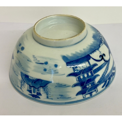 376 - CHINESE WARE: A 19TH CENTURY CHINESE BLUE & WHITE CANTON BOWL -APPROX 14.6CMS DIA.