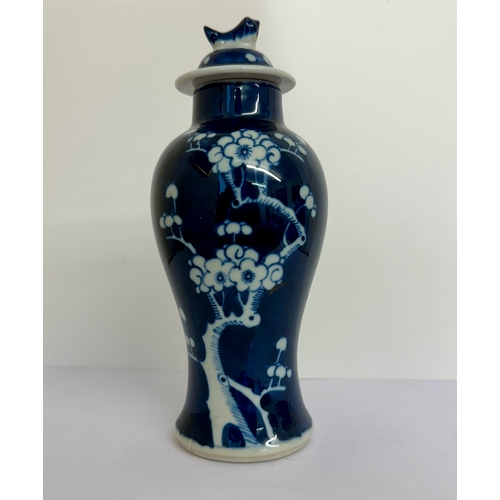 377 - CHINESE WARE: EARLY TO MID 20TH CENTURY CHINESE BLUE & WHITE VASE WITH COVER - H:22CMS