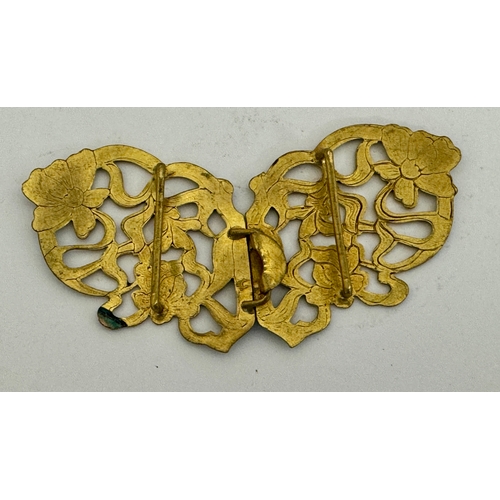 383 - CHINESE WARE: A CHINESE ENAMELLED GILT METAL BELT BUCKLE WITH FLORAL DECORATION EARLY 20TH CENTURY-W... 