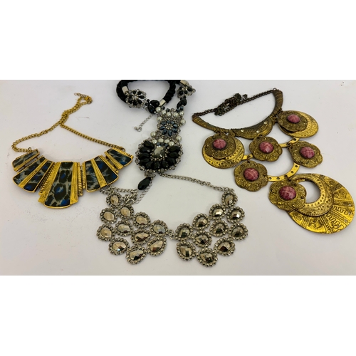 390 - FOUR VINTAGE COSTUME JEWELLERY NECKLACES