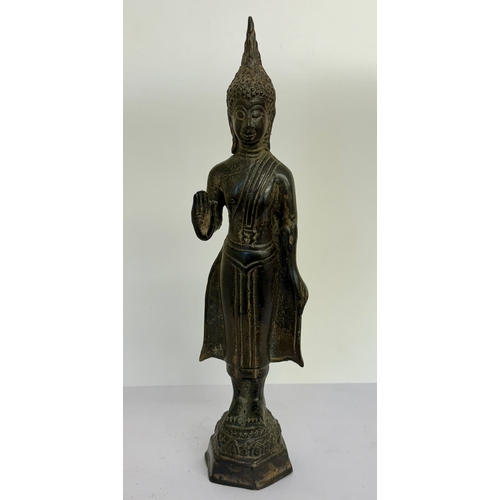 394 - A 19TH/20TH C. BURMESE OR THAI STANDING BRONZE PROTECTION BUDDHA FIGURE H:29.5CMS