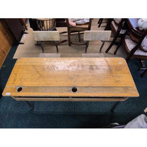 301 - A VINTAGE OAK AND METAL TWIN SCHOOL DESK WITH ATTATCHED SEATS,