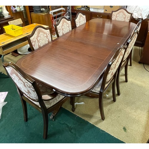 315 - AN INLAID HANDMADE BRIDGECRAFT EXTENDING DINING TABLE IN MAHOGANY TRIPOD LEGS WITH SINGLE INSET LEAF... 