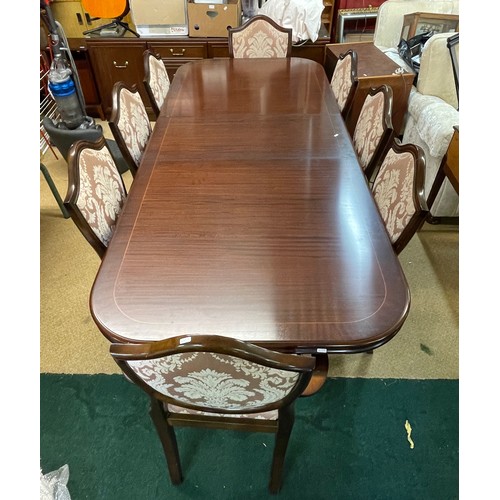 315 - AN INLAID HANDMADE BRIDGECRAFT EXTENDING DINING TABLE IN MAHOGANY TRIPOD LEGS WITH SINGLE INSET LEAF... 