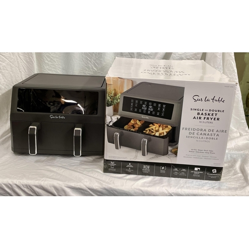 98 - BOXED SUR LA TABLE SINGLE/DUAL BASKET 10.5L DIGITAL AIR FRYER