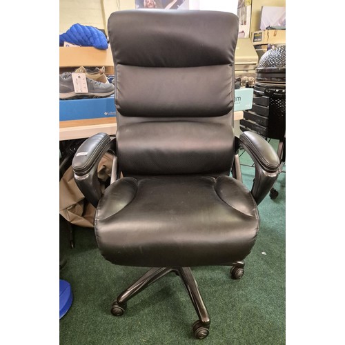 209 - LA-Z-Y BOY LEATHER EXECUTIVE OFFICE CHAIR WITH LUMBAR SUPPORT AND RISE AND FALL GAS LIFT