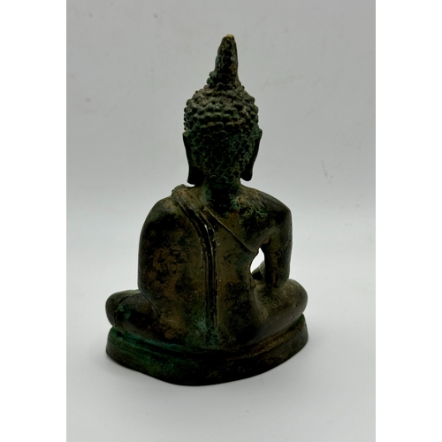 315 - A SMALL 19TH/20TH CENTURY THAI BRONZE BUDDHA, 11CM HIGH